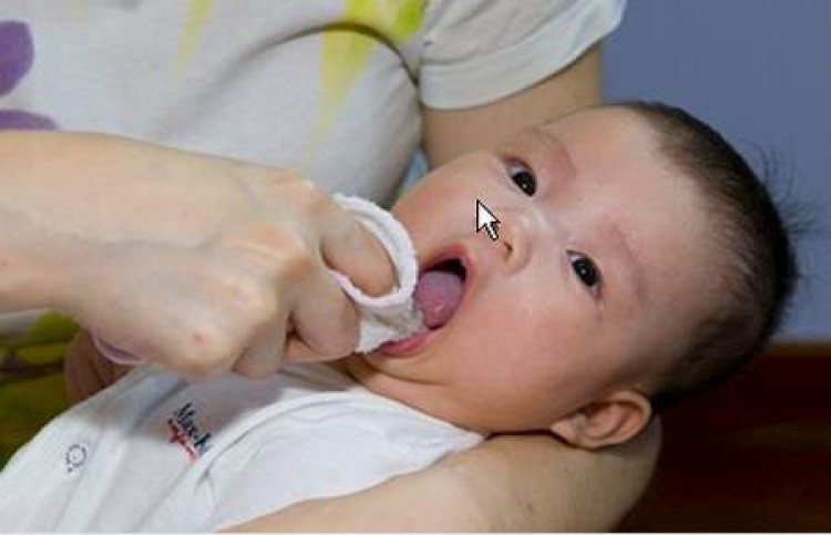 Chăm sóc khi trẻ mọc răng sữa