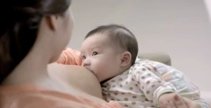Bé bú nhiều – sữa mẹ càng tiết ra nhiều hơn