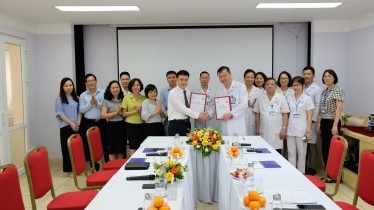 Institute of Nutrition signed a memorandum of understanding on cooperation with Hanoi Oncology Hospital