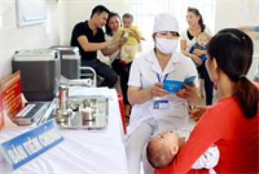 Tránh sai lầm khi chăm sóc trẻ sau tiêm chủng