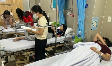When suffering from food poisoning, should the patient fast?