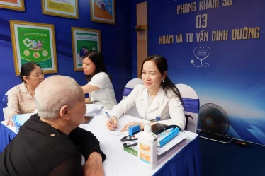 Bộ Y tế hướng dẫn tổ chức khám sức khỏe định kỳ theo nhóm tuổi, tránh quá tải