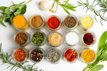 Bỏ gia vị chế biến sẵn để dùng muối hạt: Thói quen này có lợi hơn không?