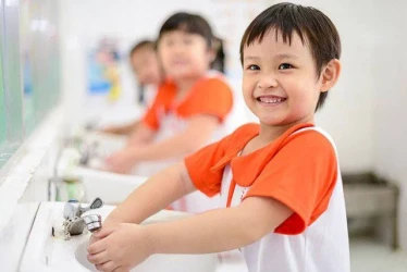 Cách giúp trẻ hình thành thói quen ăn uống lành mạnh trong ngày hè