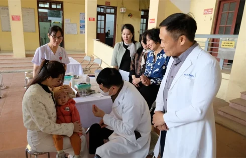 Có nên bổ sung vitamin A liều cao kéo dài cho trẻ?