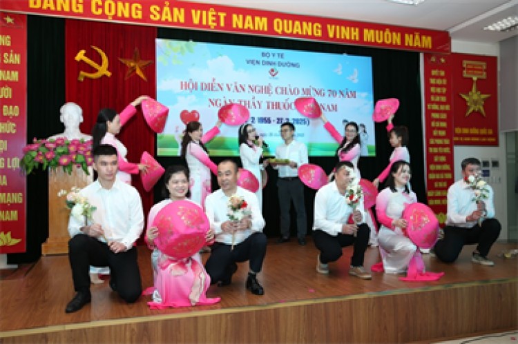 Institute of Nutrition organizes a celebration and art performance to celebrate the 70th anniversary of Vietnamese Doctors' Day