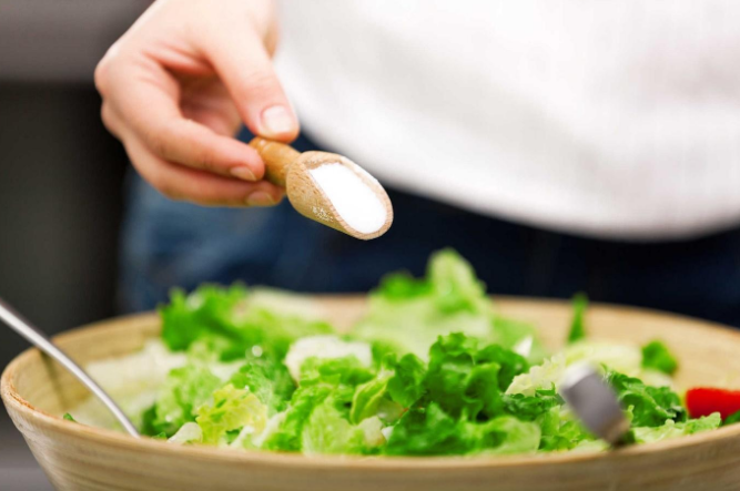 Trẻ ăn nhiều muối, già 'đuối' vì nhiều bệnh