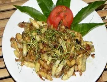 Nhộng ong làm món gì ngon